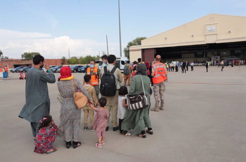  Familias numerosas y jóvenes, perfil medio de las más de 1.700 personas evacuadas de Afganistán acogidas en España