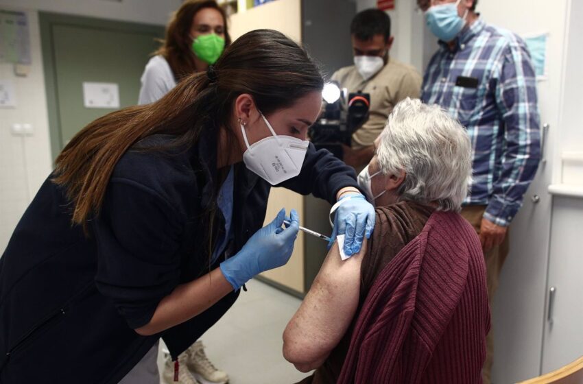  La Comisión de Salud Pública aprueba la dosis adicional de la vacuna a los residentes en centros de mayores