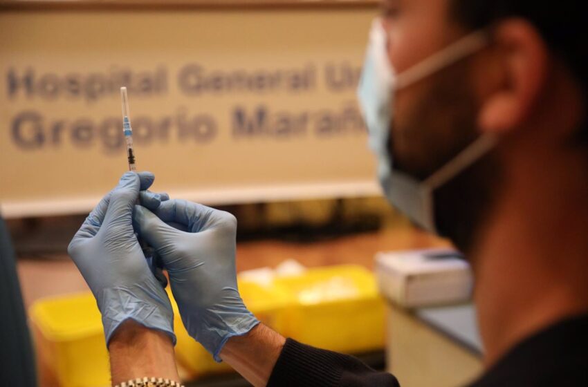  España notifica 300 fallecidos tras la vacuna de la Covid-19, después de 66,8 millones de dosis administras
