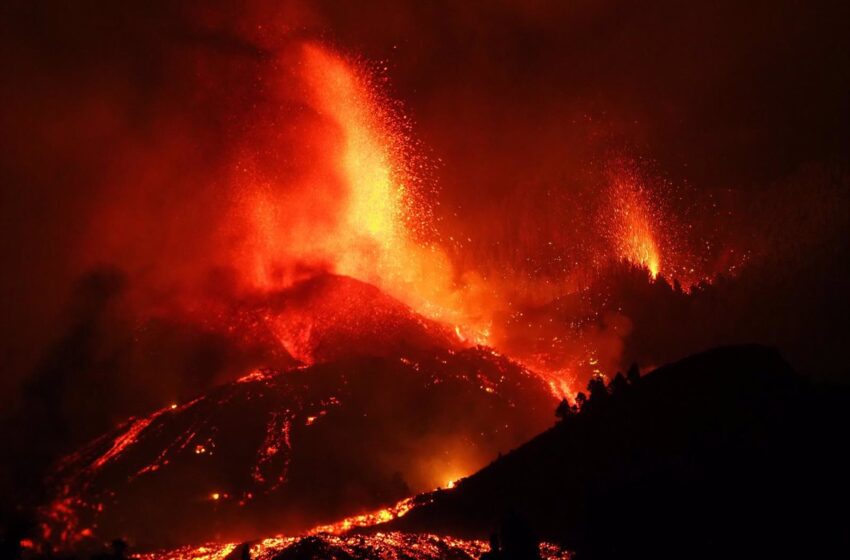  La lava arrasa un centenar de viviendas en La Palma y se fija un radio de exclusión de 2 kilómetros