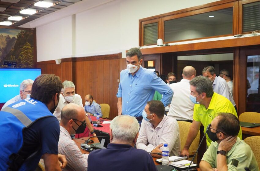  Sánchez traslada su «compromiso rotundo» con los afectados por la erupción en La Palma