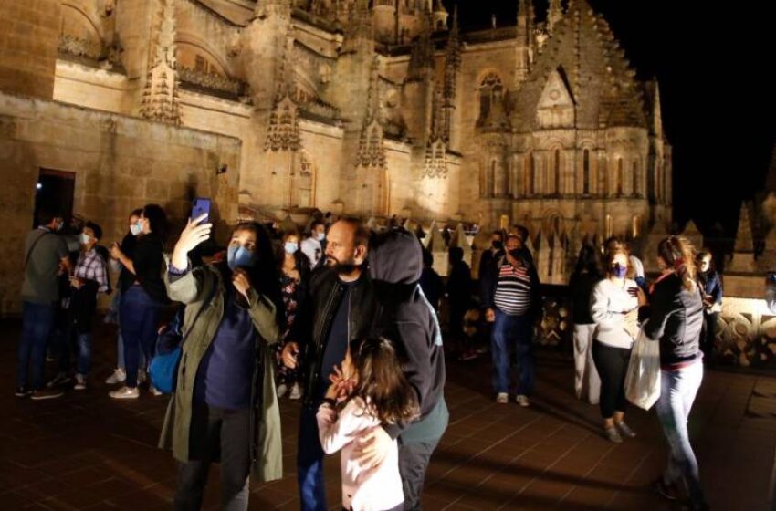  Colas y aforo completo en la Noche del Patrimonio en Salamanca