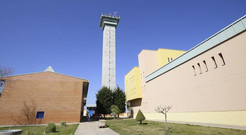  El sindicato Acaip-UGT denuncia la «acuciante falta de personal» que afecta al Centro Penitenciario de Topas