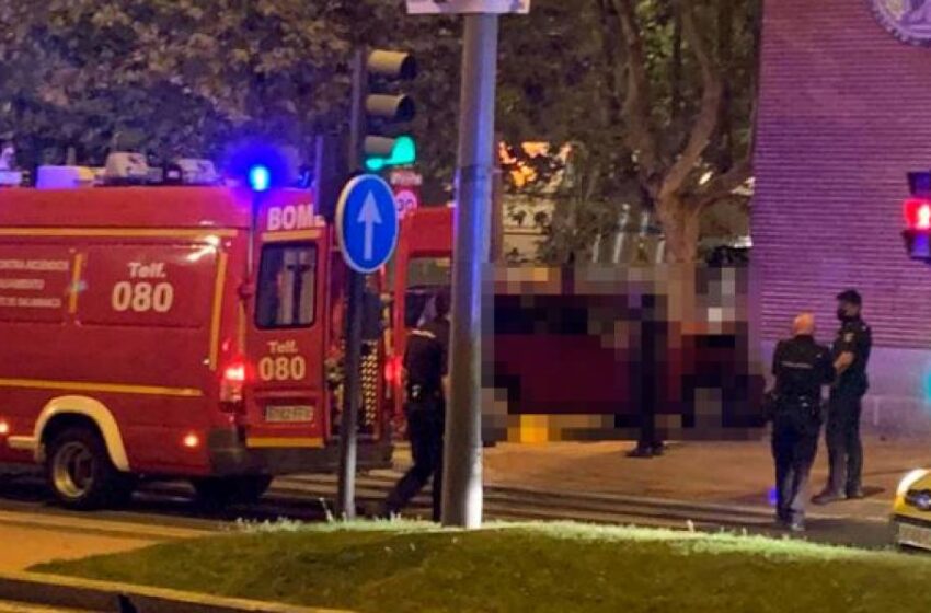  Una tele encendida, una mujer que no contesta y unos vecinos nerviosos movilizan a Policía y bomberos en Salamanca