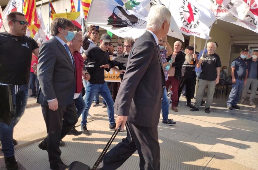  Puigdemont sale del Tribunal de Apelación de Sassari (Italia) tras más de dos horas de declaración