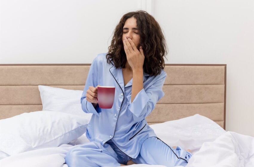  ¿Es cierto que un vaso de leche caliente antes de acostarse ayuda a dormir? La ciencia responde