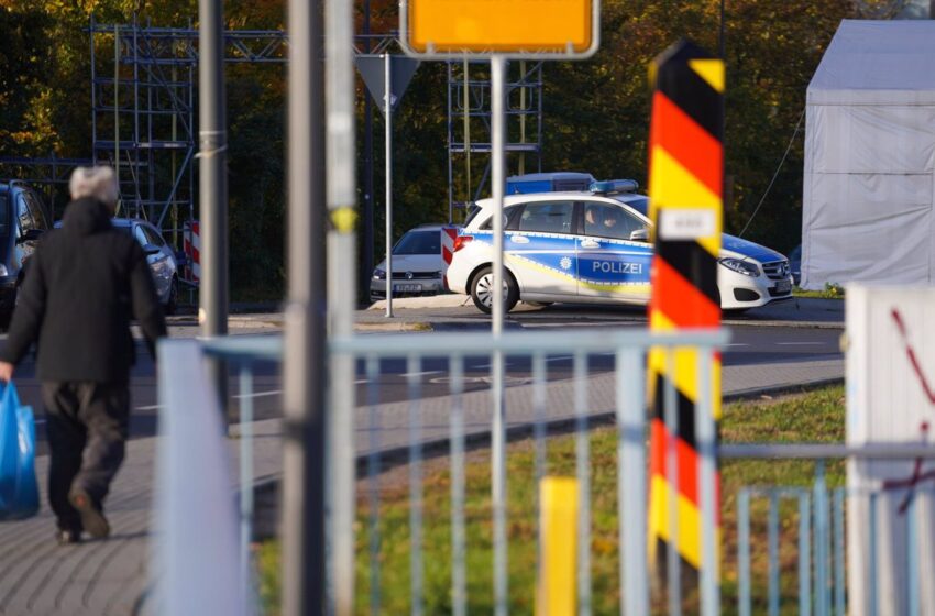  La Policía alemana impide a 50 ultraderechistas patrullar la frontera con Polonia a la caza de inmigrantes