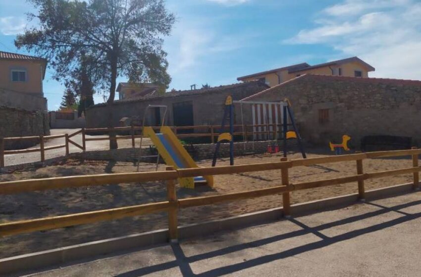  Puente del Congosto estrena un nuevo parque infantil junto a las antiguas escuelas