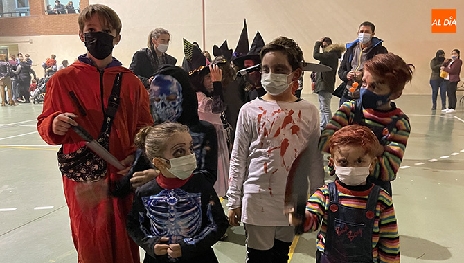  Grandes y pequeños disfrutan de la gran fiesta de Halloween en Peñaranda
