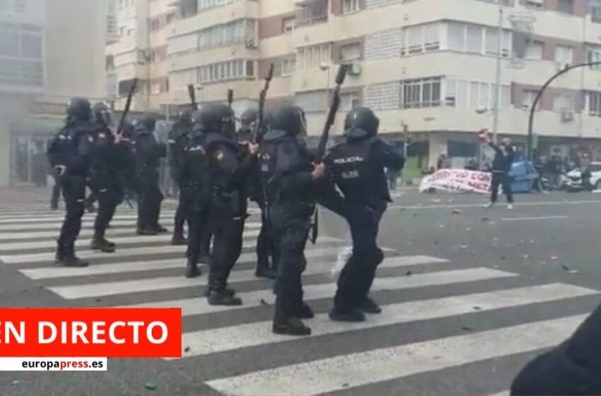  Manifestación Cádiz hoy | Directo: Los disturbios de este martes se saldan con seis policías heridos leves y un detenido