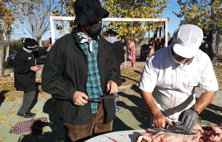  La Fiesta Tradicional de la Matanza arranca en Cristóbal de la Sierra con buen ambiente