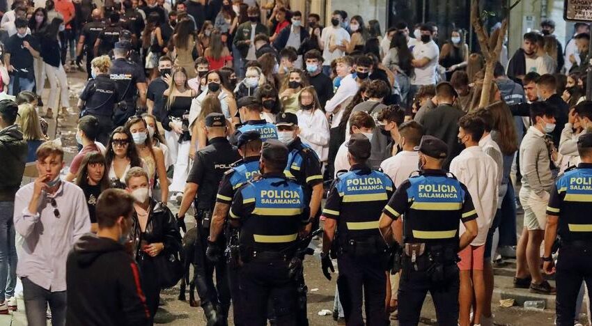  Cierre de terrazas y refuerzo de presencia policial en el centro de Salamanca para evitar molestias a los vecinos