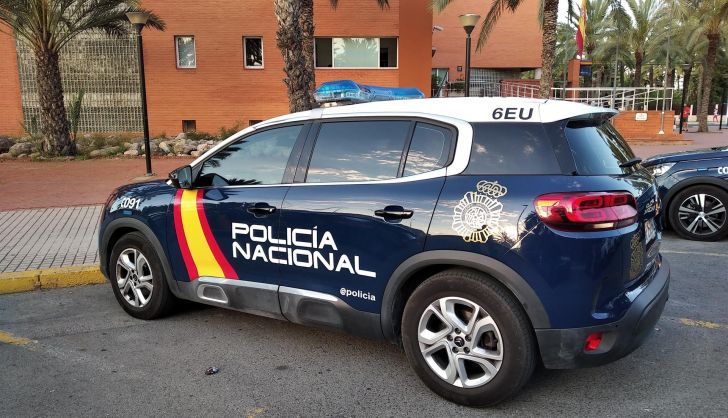  Detenida una mujer en Salamanca que robaba en el interior de los coches rompiendo la ventanilla con una tapa de alcantarilla