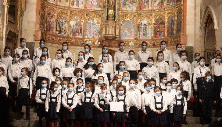  Niños del coro ‘Ciudad de Salamanca’ actúan en la Catedral Vieja