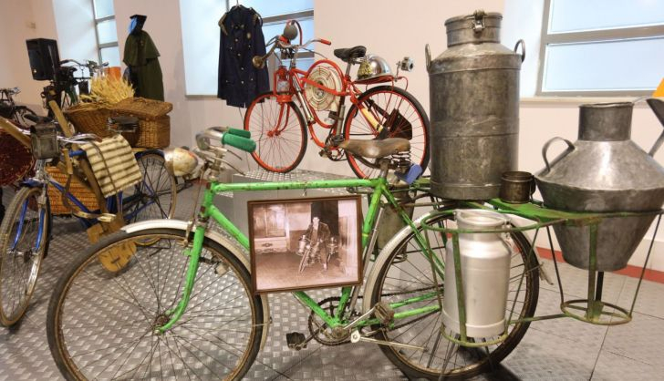  El Museo de Historia de la Automoción presenta su nueva exposición ‘Oficios en Bicicleta. Colección Antonio Galindo de la Vara’