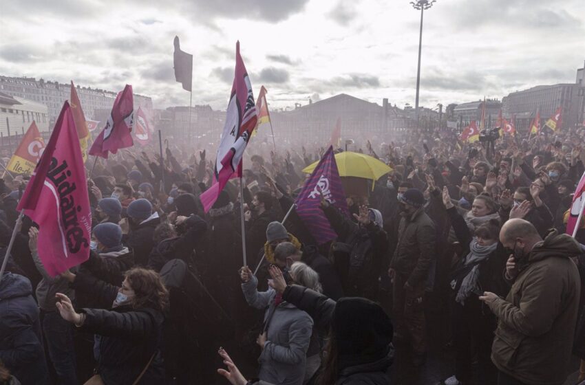  Al menos 30 detenidos en las movilizaciones antifascistas contra Zemmour en París
