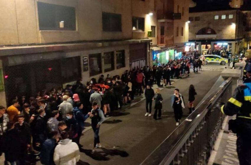  Controles policiales para ‘neutralizar’ el Fin de Año Universitario en la Plaza mientras la fiesta arranca ya en las discotecas