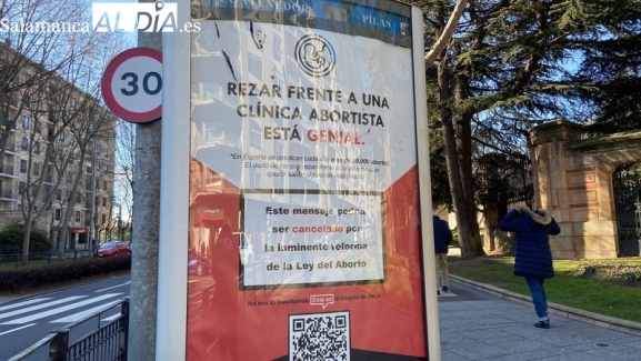 ‘Rezar frente a una clínica abortista está genial’, la campaña publicitaria en marquesinas que desata la polémica en Salamanca