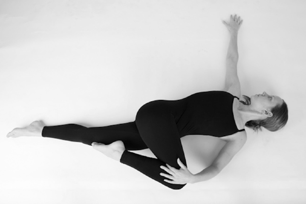  Esta postura de yoga es buenísima para tu espalda y para tu sistema digestivo.
