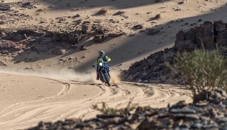  Santolino sufre con el polvo y cede tiempo en el Dakar
