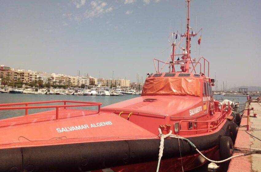 Guardia Civil y Salvamento Marítimo buscan a otros cuatro desaparecidos de pateras en aguas de Cabo de Gata (Almería)