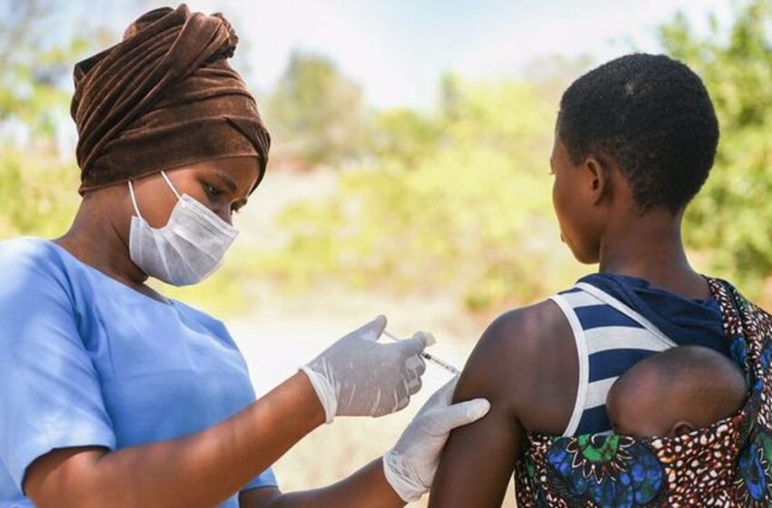  La OMS reitera la importancia de vacunar al 70% de la población mundial y recomienda cuarentena de 14 días