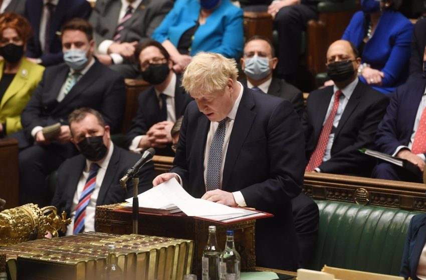  El exasesor de Johnson pone en entredicho la versión oficial del primer ministro sobre las fiestas