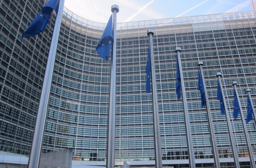  Bruselas insiste en que el fondo UE tiene mecanismos de control y pide cooperación entre Gobierno y CCAA