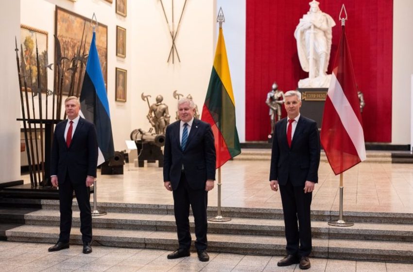  Estonia, Letonia y Lituania dan luz verde al envío a Ucrania de parte de su equipo militar estadounidense