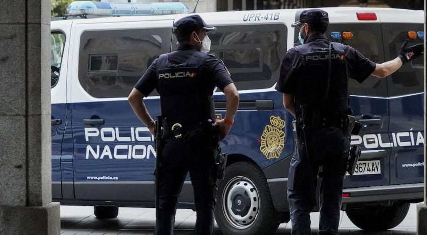  Policía Nacional de Salamanca detiene a un varón por robar en una tienda