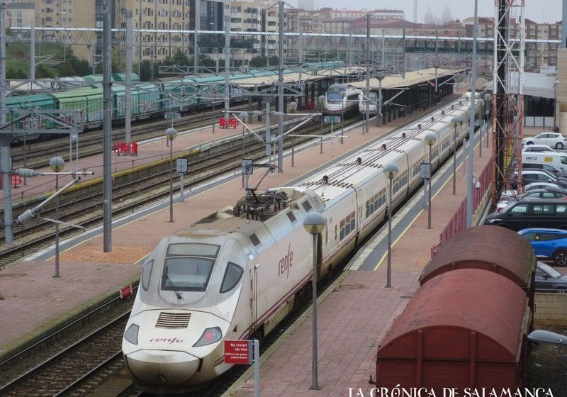  Ya en los andenes de la estación de Salamanca, vuelvo a ofuscarme con los ineptos gerifaltes que mantienen esta pertinaz escasez de trenes rápidos