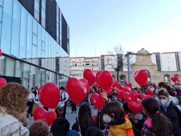  Magia y suelta de globos con Corazones Guerreros para visibilizar las cardiopatías congénitas