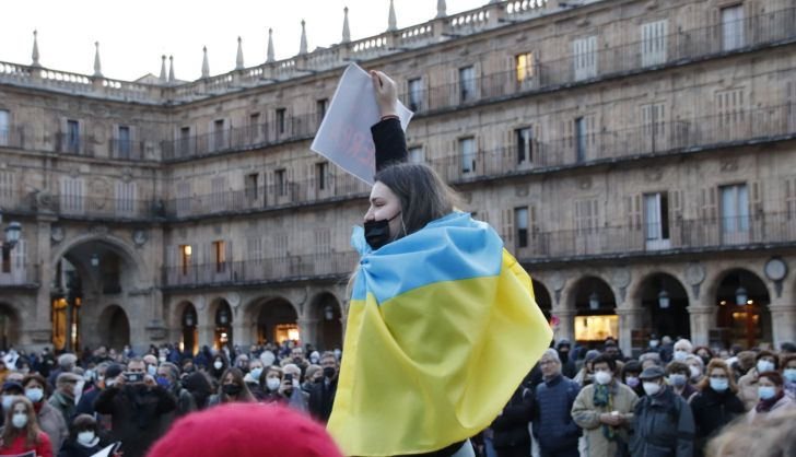  Decenas de personas se concentran en Salamanca en contra de la guerra en Ucrania