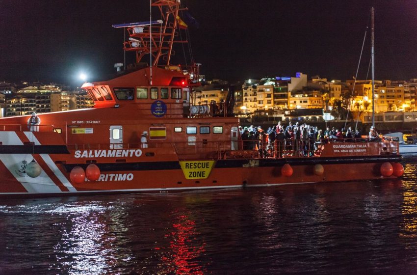  Trasladan a 220 migrantes al Muelle de Arguineguín tras ser rescatados a bordo de cuatro pateras