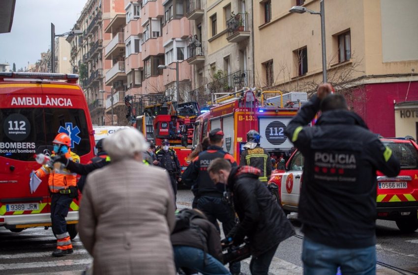  Nueve heridos, uno crítico, en el incendio del Hotel Coronado de Nou de la Rambla de Barcelona