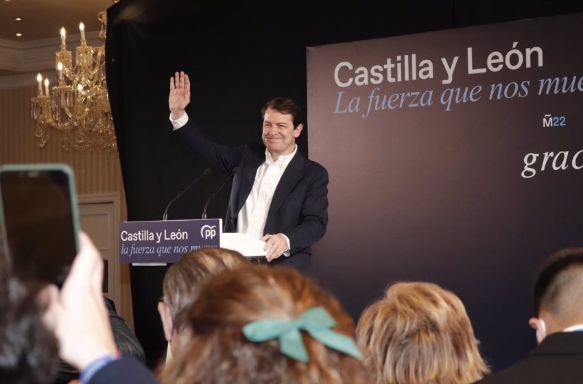 Mañueco dice que hay «varias posibilidades» para formar Gobierno y que lo decidirá el PP de Castilla y León