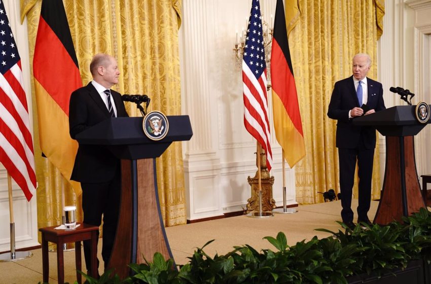  Biden y Scholz remarcan su postura conjunta frente a la «continua acumulación militar» rusa en la frontera con Ucrania