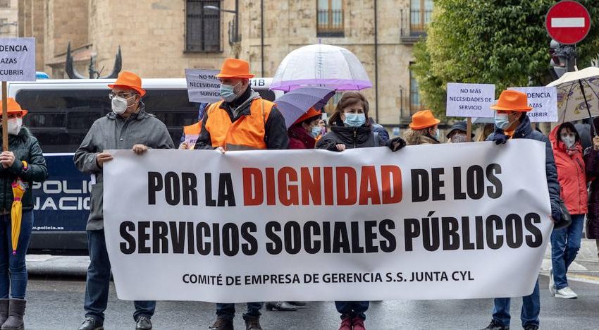  Trabajadores de Servicios Sociales reclaman en Salamanca «dignidad» respecto a sus derechos laborales