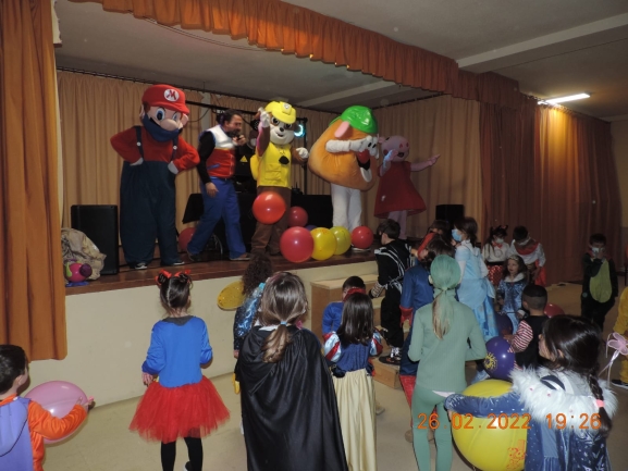  Aldearrubia se transforma en el carnaval con la participación de cientos de vecinos
