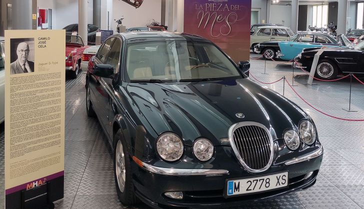  El Jaguar S-Type de Camilo José Cela espera a los visitantes del Museo de la Automoción