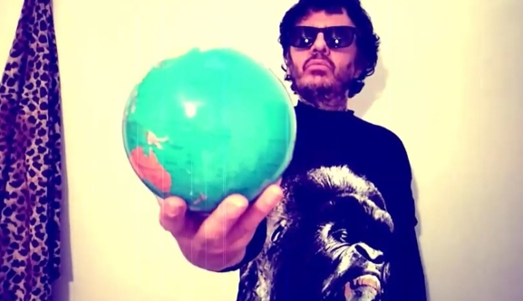  Julián Velasco lanza el single ‘El mundo explota’