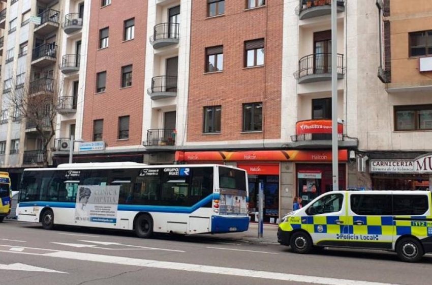  Atendida una persona que se ha caído dentro de un autobús urbano en la plaza de España