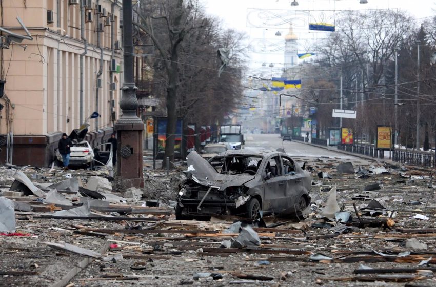  Más de cien personas heridas durante un bombardeo ruso en Mariupol