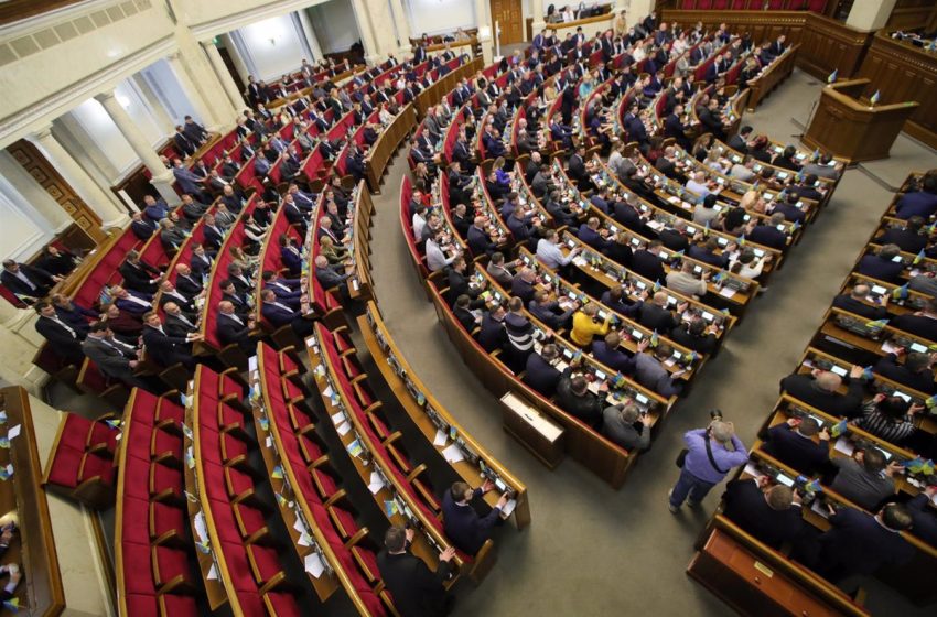  Zelenski firma la ley que permite nacionalizar todas las propiedades rusas en Ucrania sin compensaciones