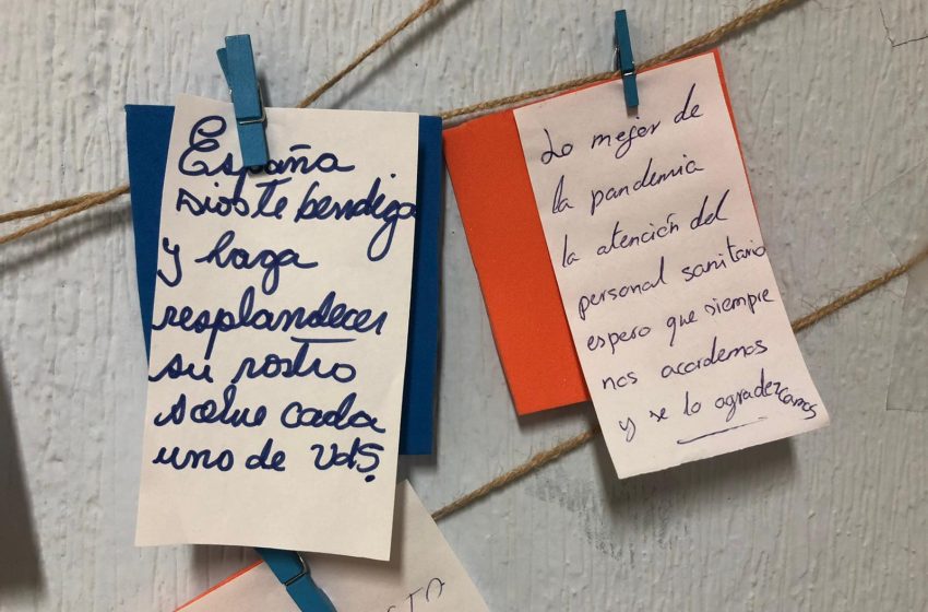  Mensajes de agradecimiento y de esperanza ‘tendidos’ en una de las paredes del centro de salud de San Juan