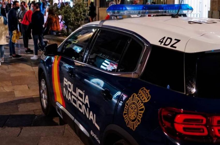  Detenidos dos jóvenes por robar embutido y vino en un hotel de la calle Consuelo
