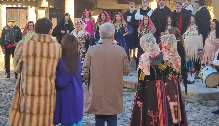  «Maestros de la Costura» reta a sus concursantes a realizar el traje típico de La Alberca