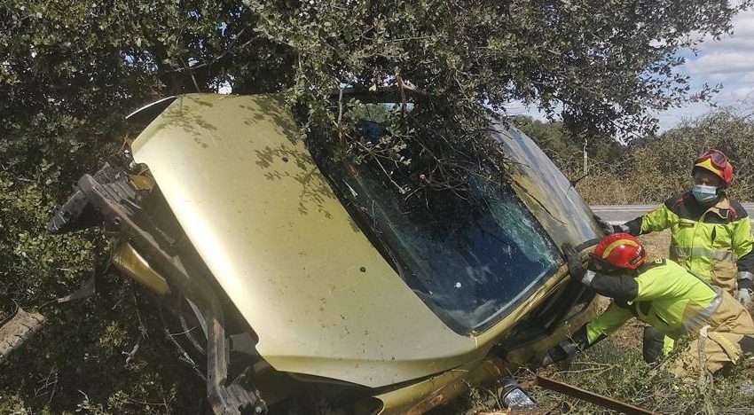  Herida una mujer tras salirse su vehículo de la carretera de Saelices el Chico en Salamanca