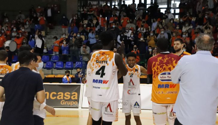  El CD Carbajosa Basket no puede con el Ourense y certifica su descenso a EBA