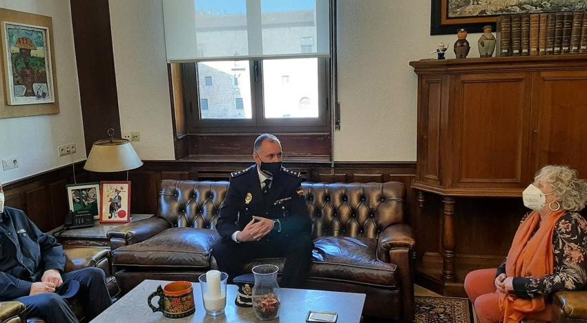  La subdelegada del Gobierno recibe al nuevo comisario jefe provincial de la Policía Nacional en Salamanca